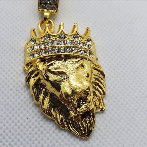 Gold Lion Wearing a Crown Pendant - Picture 4 of 5